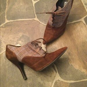 Guess wingtip pointy suede tweed lace up spectator heels